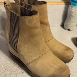 Sorel Joan of Arctic Wedge Chelsea boots